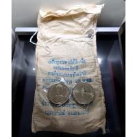 ราคา เหรียญยกถุง 50 เหรียญ เหรียญ 10 บาท ที่ระลึก 5 รอบ พระราชินีฯ ปี 2535 ไม่ผ่านใช้ (15464268809)
