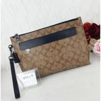 ราคา ส่งฟรี!! COACH F29508 สินค้านำเข้าแท้100% ถูกมาก หายาก สวย เท่ ใส่ของได้เยอะนะคะ (19519427095)