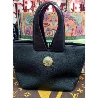 ราคา กระเป๋าทรงถือหนังแท้ versace สีดำมือสอง (20324614802)