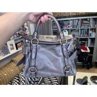 ราคา Miu miu ใบเล็กนะ มีรอยเก็บนาน ขาวๆในรูป อุปกรณ์ไม่มี ขาย 1,200 บาท (21218502128)