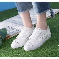 ราคา รองเท้าผ้าใบหนังนิ่ม ฉลุลาย งานสวย น่ารัก ใส่สบายไม่กัด ไม่ถูเท้า (743947523)