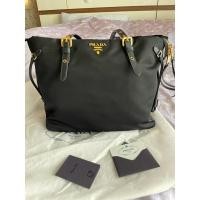 ราคา Prada Nylon Shopping Bag สีดำ (24027273456)
