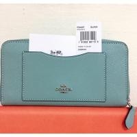 ราคา กระเป๋า Coach แท้ 100% สีเขียวมิ้นท์ มือสอง สภาพ100% ไม่เคยใช้เลยค่ะ (2329755714)