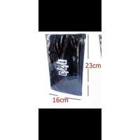 ราคา MAC 123 makeup pouch (24862688915)