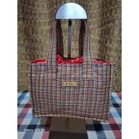 ราคา NO. 73. กระเป๋าเครื่องสำอาง Jim Thompson ของแท้สภาพใหม่ (29882742250)