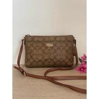 ราคา Coach แท้สะพายข้าง ฐาน 10 นิ้ว หนังแคนวาส ภายนอกสวย ขอบมุมดี ซับในสะอาด ร่องรอยใช้งานทั่วไป โดยรวมสวย (24686842912)