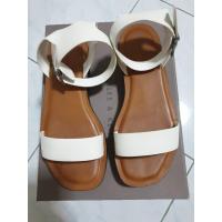 ราคา รองเท้า charles&keith (6654539401)