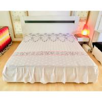 ราคา ผ้าคลุมเตียง (กระโปรงเตียง) หรือผ้าปูที่นอน (แบบหนา) ขนาด 6ฟุต สีเทาลายตารางวินเทจ มือสองสภาพดี สินค้าญี่ปุ่น-เกาหลีแท้ (17196699526)