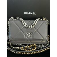 ราคา #มือ2 #แท้ % Kept unused Chanel 19 WOC lamp skin สีเทา (microchip) ใบเสร็จ 7/2022 (26468441591)