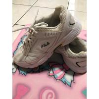 ราคา มือ 2 FILA หนัง ของแท้ สภาพยังใส่สวย จำชื่อรุ่นไม่ได้ค่ะ ✿ Size 38.5 ยาว 24.5 cm (แถมไปอีก 2 คู่ ไว้ใส่ขำๆ) (27877077044)