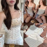 ราคา floden top by Duex Studio สายเดี่ยวลูกไม้ผ้าร่องนิ่มลายดอกไม้ (26163379825)