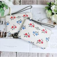 ราคา คล้องมือ 1S Coach CORNER ZIP WRISTLET IN SIGNATURE CANVAS พื้นขาวลายดอกไม้ (29657602748)