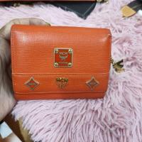 ราคา MCM กระเป๋าตังสีส้มมาพร้อมพวง ของแท้ รับประกัน (25303805644)