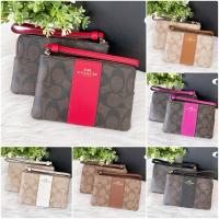ราคา พร้อมส่งแท้% Coach Corner Zip Wristlet In Signature Canvas [กระเป๋าคล้องมือ 1 ซิป S] มีหลายสีค่ะ (6289065781)