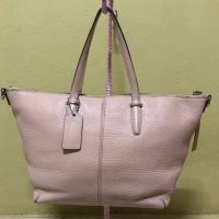 ราคา ของแท้ 100% กระเป๋า Coach Shopping ทรงพัดหนังแท้มือสอง (5028252659)