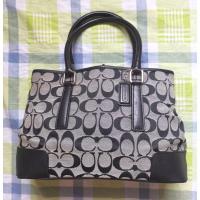 ราคา กระเป๋า COACH ทรง Shopping ผ้าสีดำลายC แท้ 100% ขนาดกลาง มือสอง (14918824289)