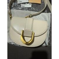 ราคา กระเป๋าสะพาย Charles and Keith ใบเล็กสีขาว มือสองสภาพดีค่ะ (42354169187)