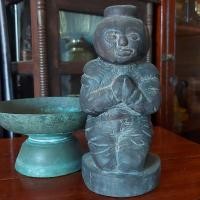 ราคา กุมารทองไม้แกะ สูง 9 นิ้ว เก่าเข้มขลัง กุมารทองปัจจุบันนิยมสร้างเป็นรูปเด็ก ลักษณะเป็นเด็กไว้จุก นุ่งโจงกระเบนอย่างโบราณ (29811329192)