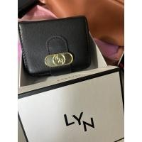 ราคา กระเป๋าสตางค์ใบกลาง LYN มือสอง แต่เหมือนใหม่ ได้มาไม่เคยใช้เลย (23480523691)