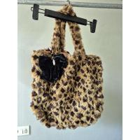 ราคา กระเป๋าสะพายไหล่ ผ้ากำมะหยี่ลาย leopard (29923193489)