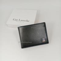 ราคา Guy Laroche กระเป๋าสตางค์ผู้ชายใบสั้น มีลิ้นกลาง สีดำ หนังนิ่ม เดินด้ายน้ำเงิน โลโก้รมดำ (29785997909)