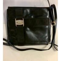 ราคา กระเป๋าสะพาย Ferragamo หนังแท้สีดำ (26836655140)