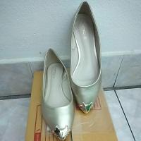 ราคา vnc คัชชูส้นแบนสภาพ99% (13317520992)