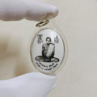 ราคา จี้รูปถ่าย หลวงพ่อกวย ชุตินธโร หลังหนุมานเชิญธงฉากทอง วัดโฆษิตาราม ยอดนิยมและเข้มขลังมาก มีบริการส่งฟรี (27380423676)