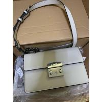 ราคา Used like new Labella - Luna กระเป๋าสะพายสายโซ่ อุปกรณ์ครบ กล่อง+ถุงผ้าแบรนด์ Labella size m สี Ivory (24739651151)