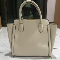 ราคา กระเป๋าถือ Charles&Keith สีขาวนวล งาน outlet (1223932293)