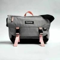 ราคา Whoau Messenger Bag Second | กระเป๋าสะพายข้างมือสอง (27454031883)