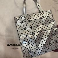 ราคา (มือสอง Shopญี่ปุ่น) BAOBAO Lucent 6x6 สีเงิน สภาพดีมาก (4892899747)