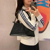 ราคา ส่งต่อ กระเป๋า adidas หนัง สีดำ ของแท้ 100% (28785675952)