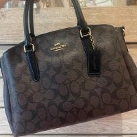 ราคา กระเป๋า Coach มินิทรงถัง ขนาด 10 นิ้ว แท้ % (22470575874)