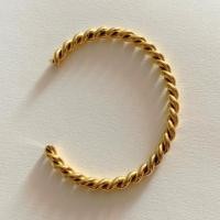 ราคา | กำไลแฟชั่น สีทอง (18k gold plated) twisted 18k gold plated bangle (10209618592)