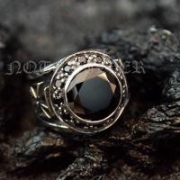 ราคา แหวนเงินแท้ฝังนิล เม็ดโตทรงกลม ด้านข้างลายกางเขนเหล็ก NSRG1655 (10379460982)