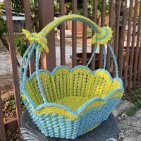 ราคา ตะกร้าถักด้วยเชือกร่ม ดิ้นเงิน ทรงกลีบบัวยาว ขนาดใหญ่ ลายตัวหนอน สีฟ้า-เหลือง (21883166710)