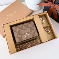 ราคา พร้อมส่งแท้% Coach Boxed Mini Wallet On A Chain In Signature Canvas • Style No. C7355 \ CF468 (11876122020)