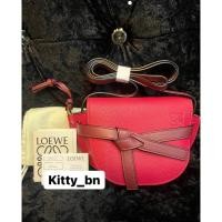 ราคา Second hand สภาพสวยมาก Loewe Gate Mini dc19 ปี 2019 จากช็อปสเปน สีRasberry (24291890902)