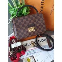 ราคา lv croisetteปี19 ใหม่เลยค่ะ แทบไม่เคยใช้งาน (9080613887)