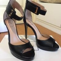 ราคา รองเท้าส้นสูง lyn มือสอง สีดำ หุ้มข้อ สภาพนางฟ้า (2059326846)