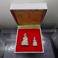 ราคา พระกริ่ง พระชัยวัฒน์ ปวโร 84 พรรษา สมเด็จพระญาณสังวร สมเด็จพระสังฆราช วัดบวรนิเวศวิหาร ปี 2540 เนื้อเงิน พร้อมกล่องเดิมๆ (29857585890)