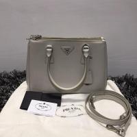 ราคา Used Prada Saffiano (White) (6755275429)