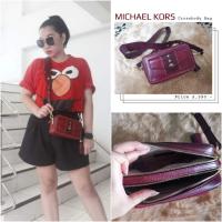 ราคา กระเป๋า crossbody Michael Kors แบบ 2 ซิป มือสอง (17361852686)