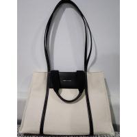 ราคา กระเป๋าผู้หญิงใบใหญ่ Charles & Keith (20571726987)