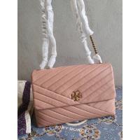 ราคา สินค้าพร้อมส่ง NewToryburch Kira Chevron Convertible Shoulder Bag size: 8" (H) x 11" (L) x 3.2" (D) (19539044156)