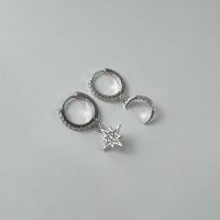ราคา winterwinter silver925 ต่างหูห่วงฝังเพชร ห้อยดาวและพระจันทร์ฝังเพชร (22285857121)