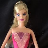 ราคา Barbie magic pink shoes บาร์บี้มหัศจรรย์รองเท้าสีชมพู บาร์บี้เจ้าหญิง บาร์บี้ในการ์ตูน บาร์บี้มือสอง (13188192080)