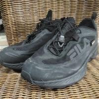 ราคา รองเท้าผ้าใบสีดำ ยี่ห้อ Fila (27329029041)