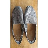 ราคา รองเท้าtoms มือสอง ไซส์ w8 /25cm ของแท้ (2287524734)